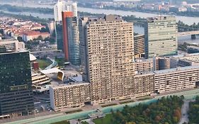 Modern Apartment At Vic